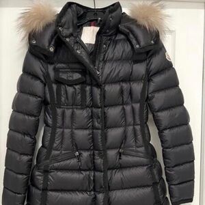 PRISTINE CONDITION 100% AUTHENTIC MONCLER COAT W/FUR HOOD